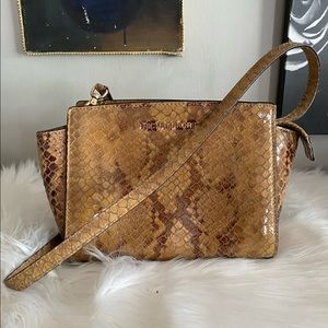 Michael Kors handbag Crossbody bag  snakeskin like material. Tan